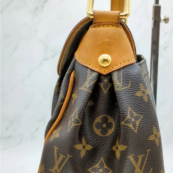 Louis Vuitton Beverly MM Monogram Canvas Shoulder Bag. - Picture 12 of 16